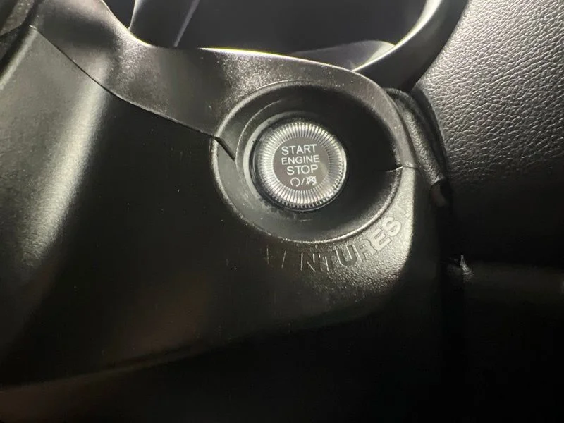 Used 2023 Red Jeep Latitude image 27