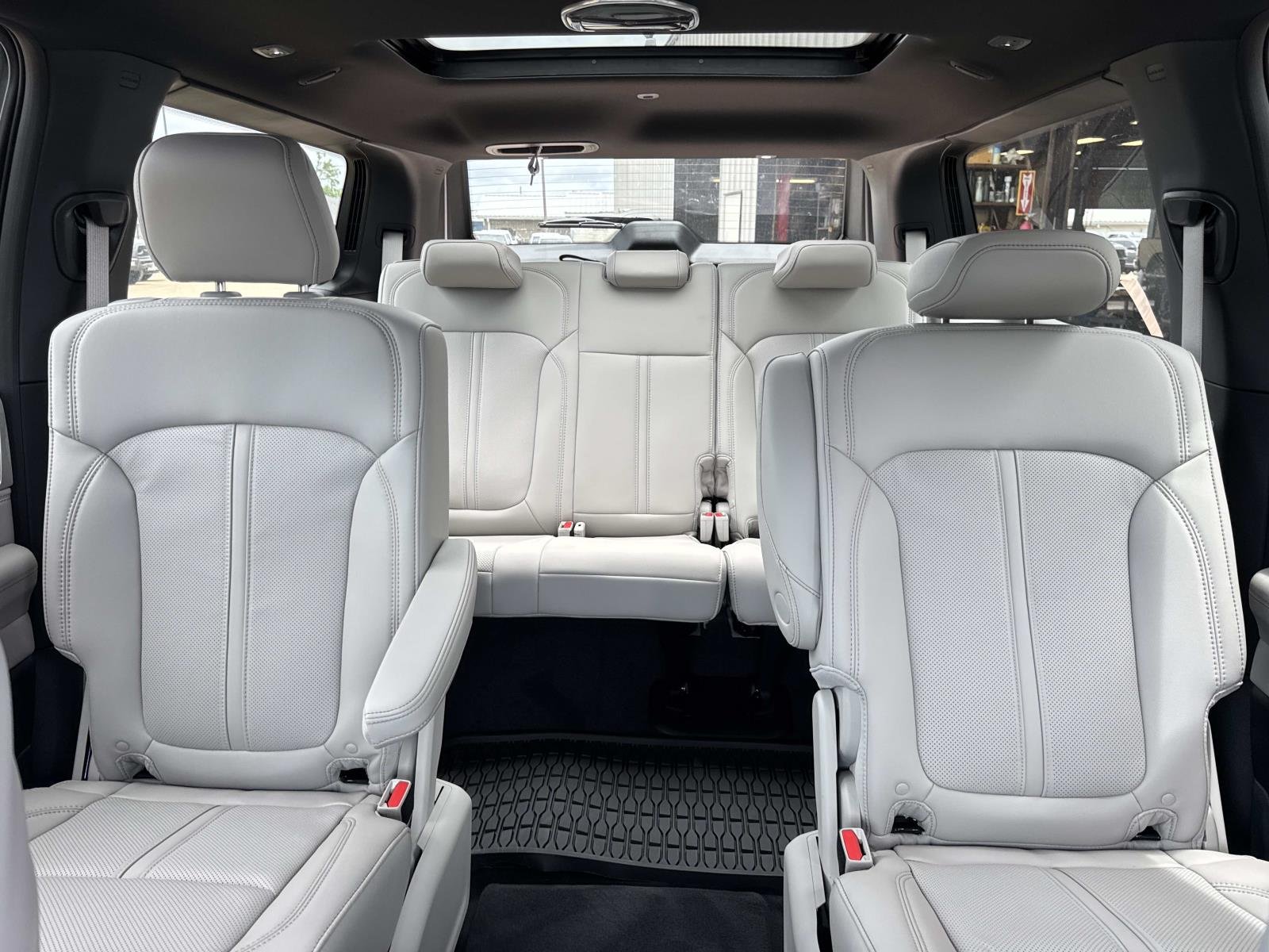 New 2026 Silver-Zynith Exterior Paint Jeep  image 7