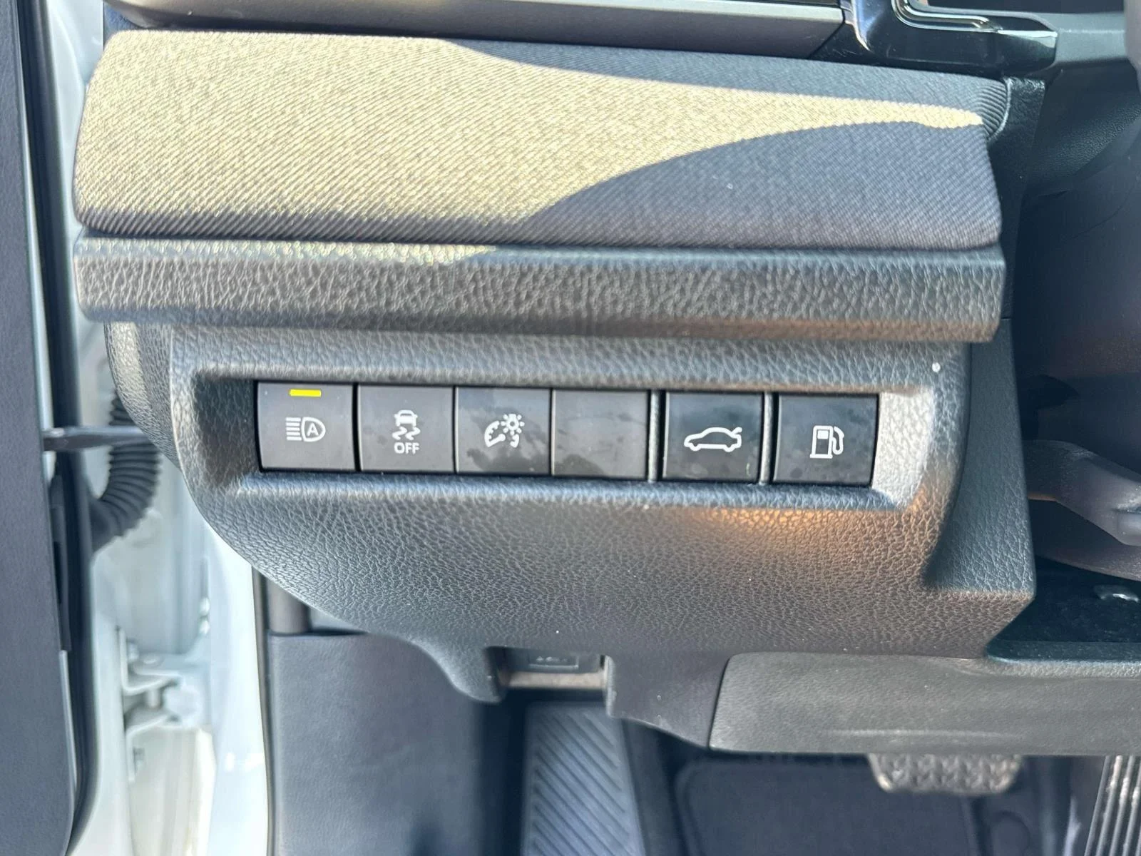 Used 2025 Ice Cap Toyota LE image 13