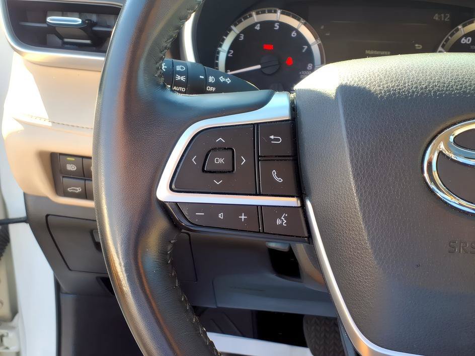 Used 2023 Pearl Toyota XLE image 27