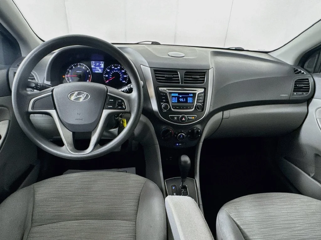 Used 2016 White Hyundai SE image 23