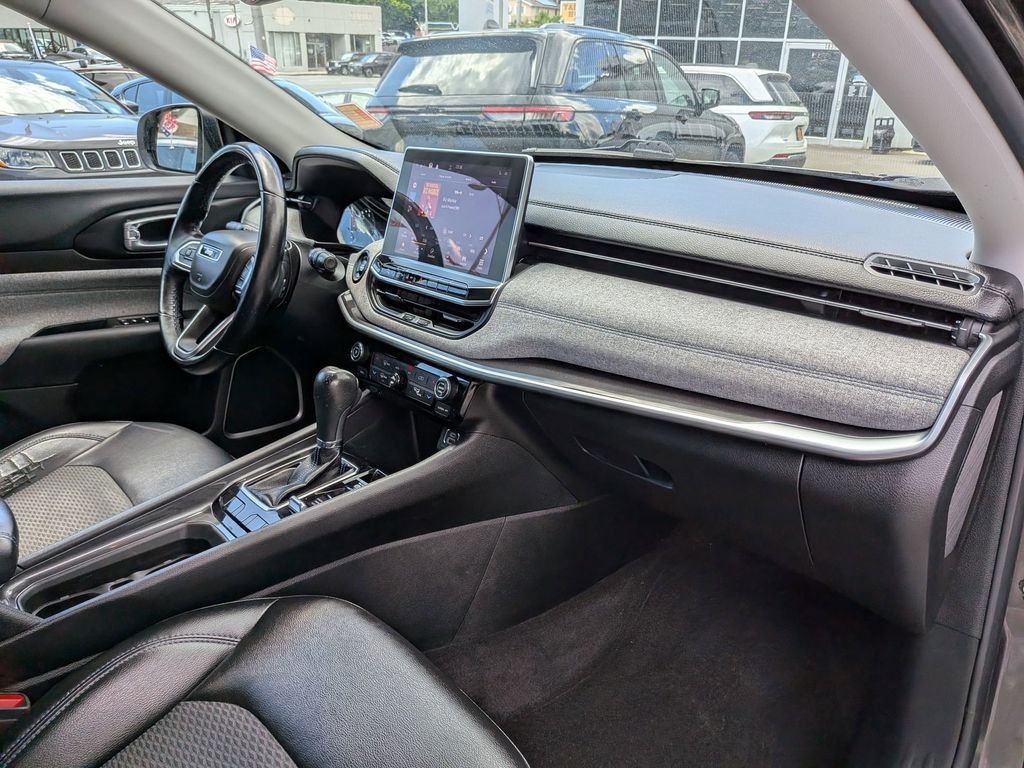 Certified Used 2022 Gray Jeep Latitude image 24