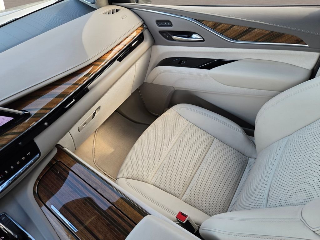 Used 2023 White Cadillac Premium Luxury Platinum image 19