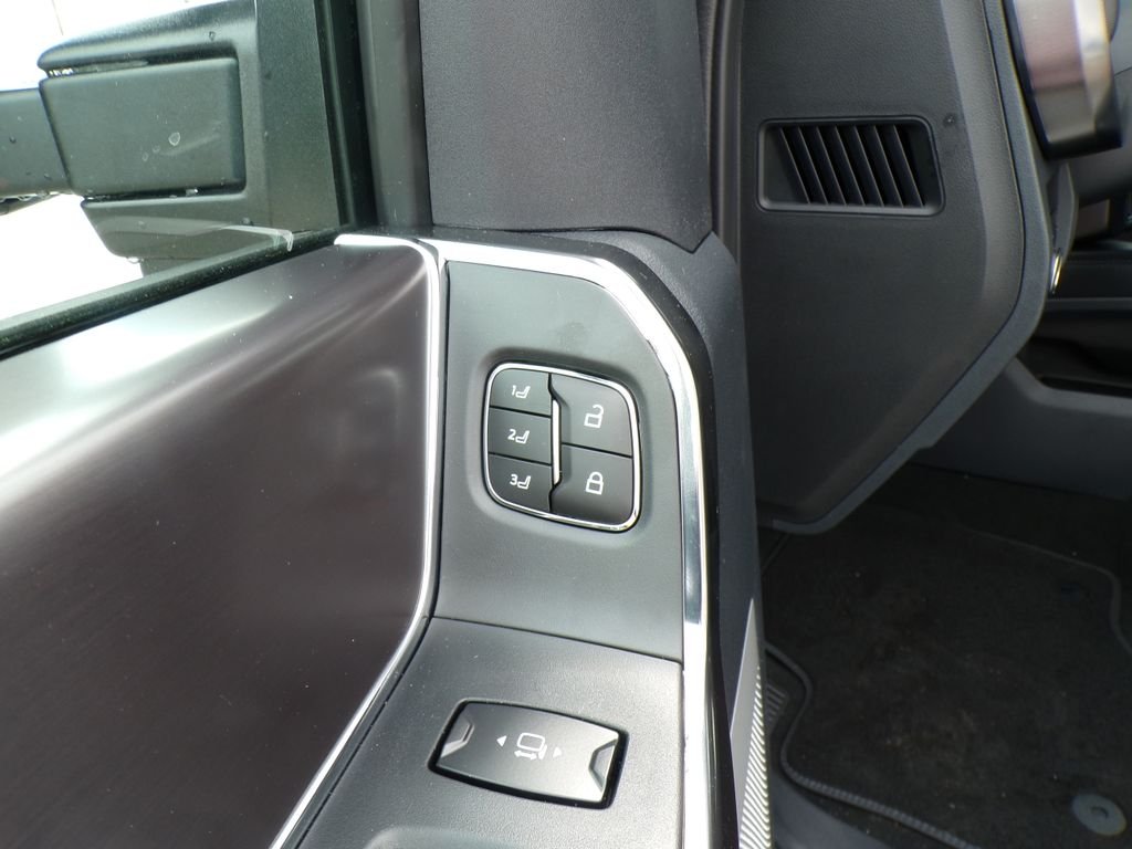 New 2026 Star White Metallic Tri-Coat Ford F-250® Platinum® image 10