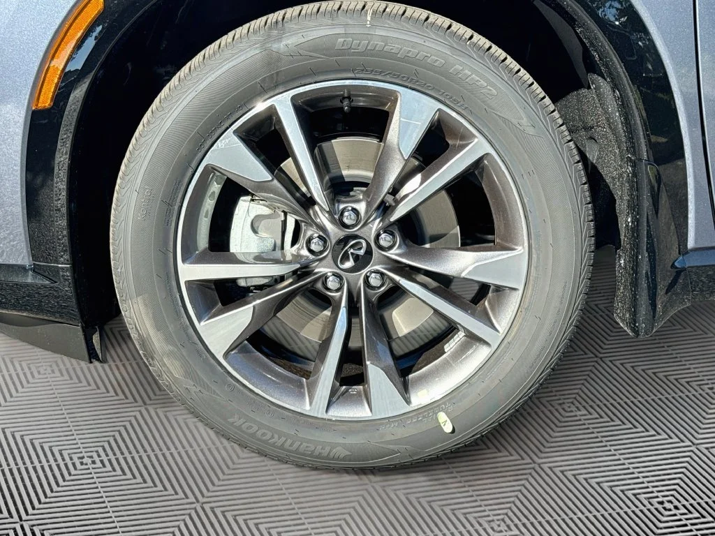 New 2027 MOONBOW BLUE INFINITI Luxe AWD image 32