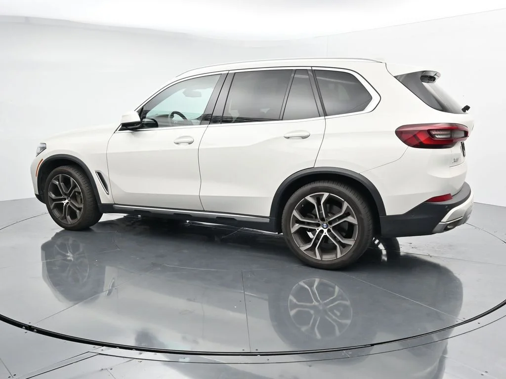 Used 2023 White BMW xDrive40i image 4