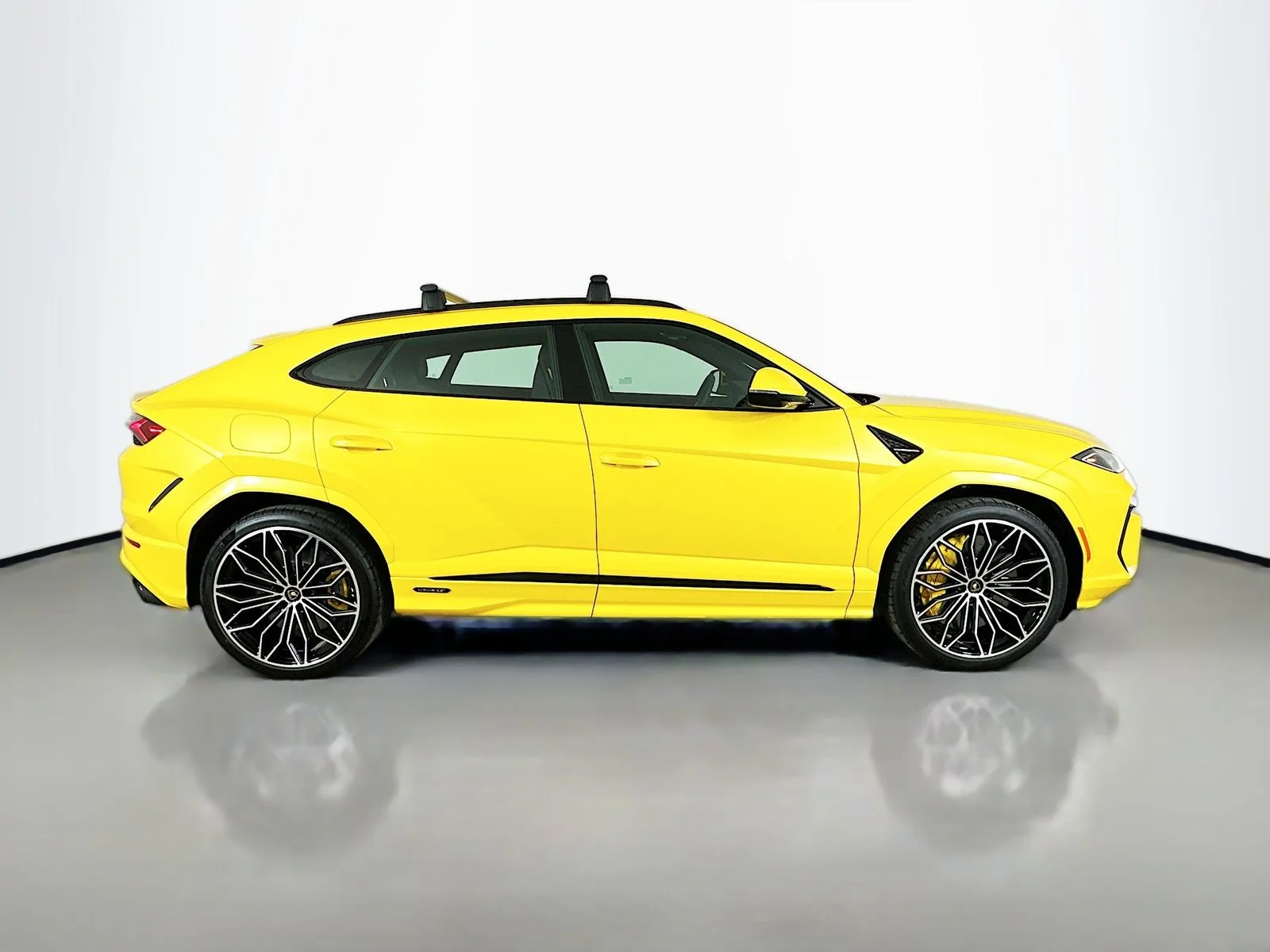 Used 2025 Yellow Lamborghini  image 4