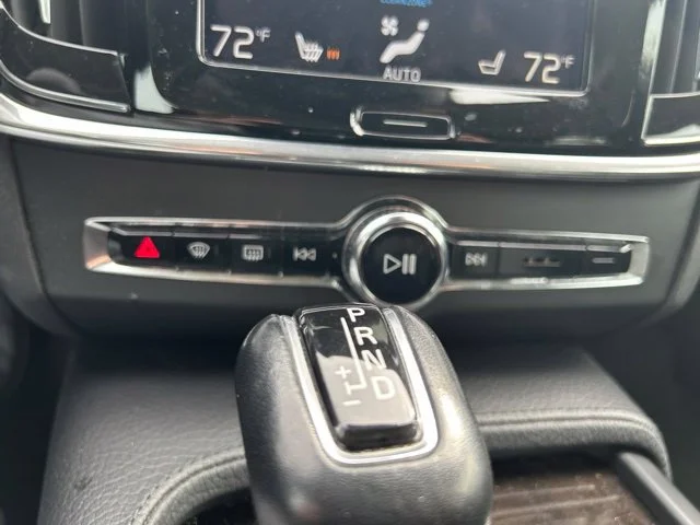 Used 2018 Silver Volvo T5 Momentum image 19