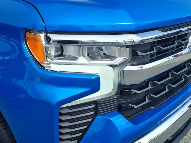 Used 2025 Riptide Blue Metallic Chevrolet LT image 2