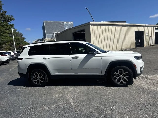 Used 2023 White Jeep Limited image 4