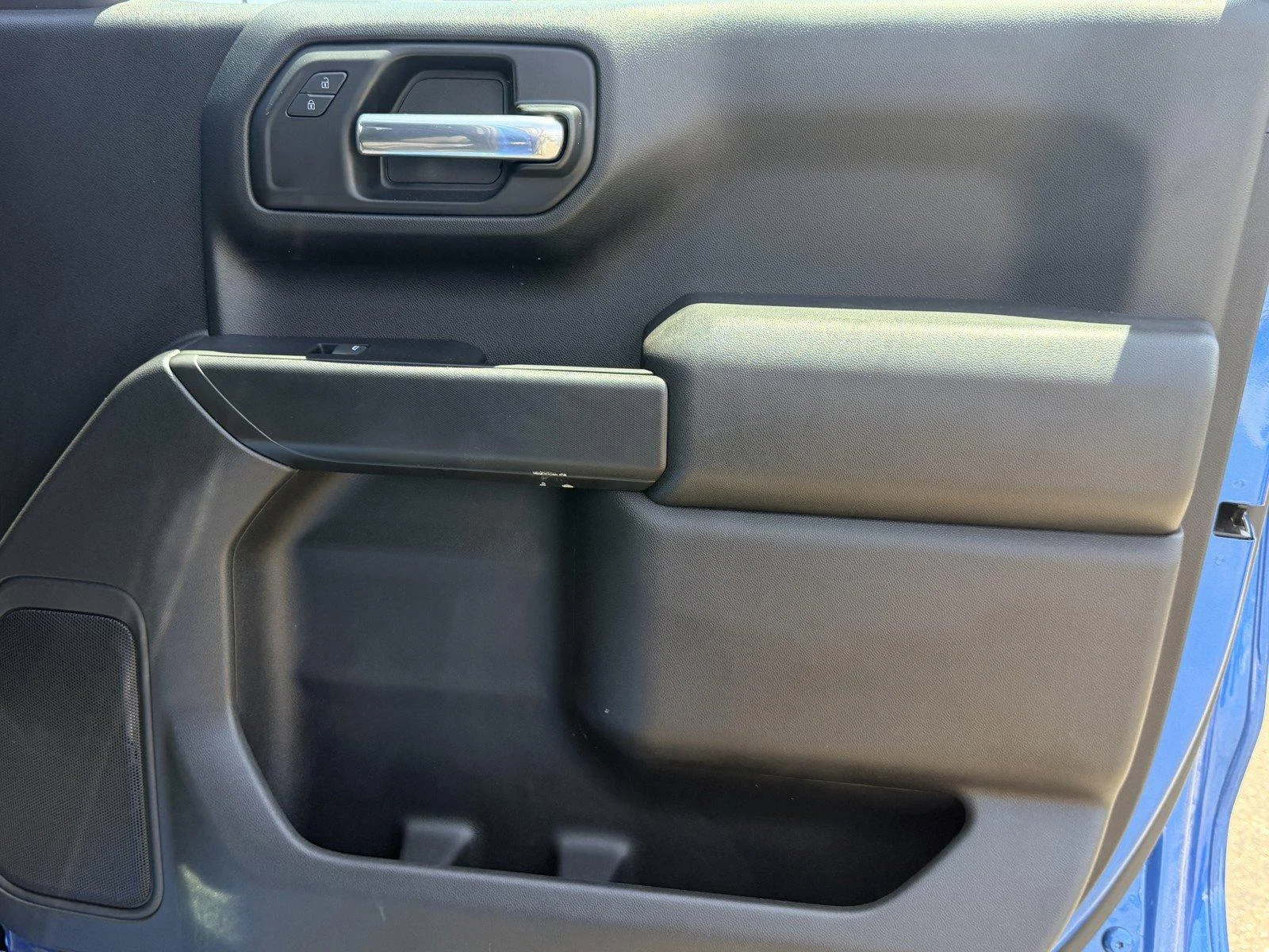 Used 2023 Glacier Blue Metallic Chevrolet Custom image 9