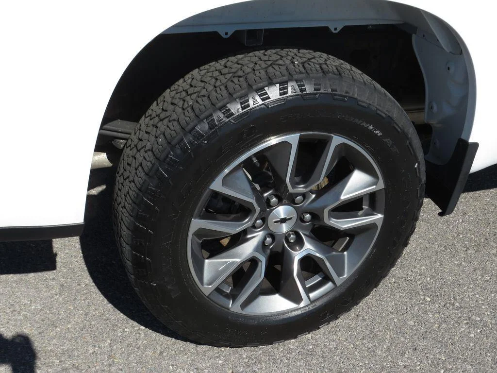 Used 2023 Summit White Chevrolet RST image 9