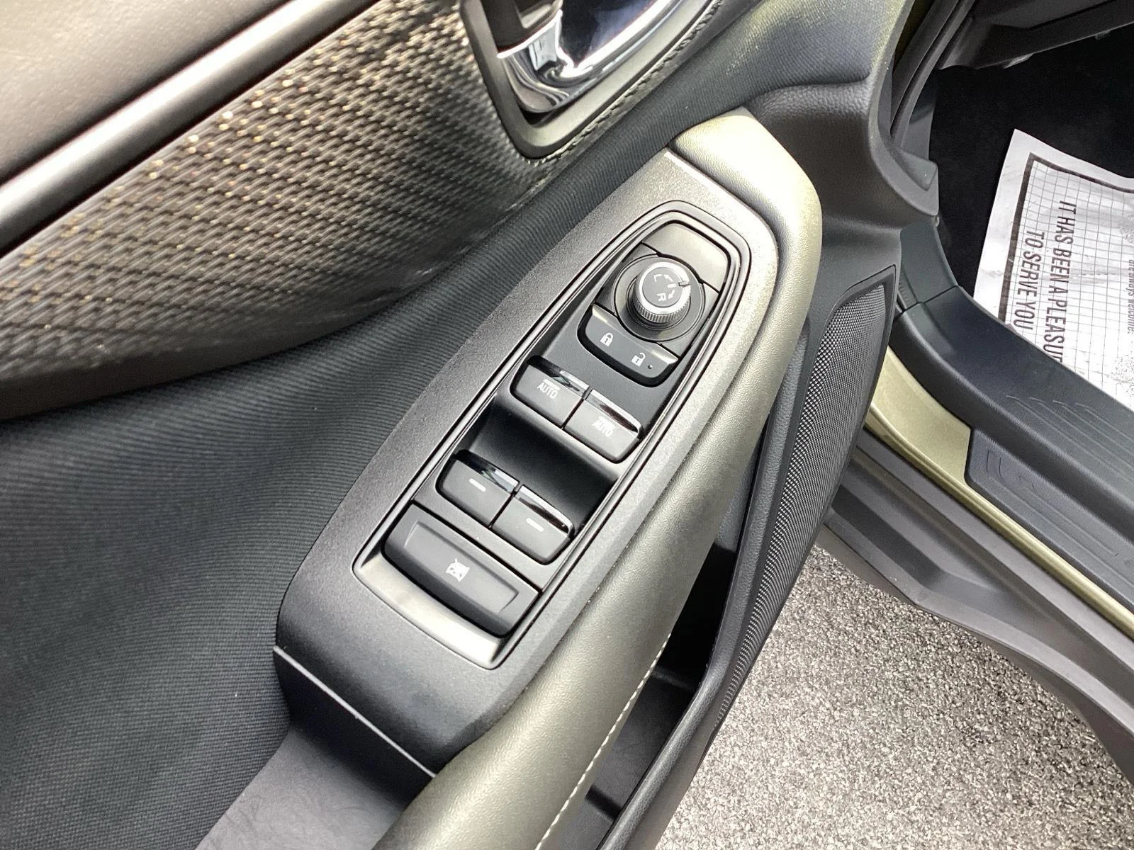 Used 2022 Autumn Green Metallic Subaru Premium image 17