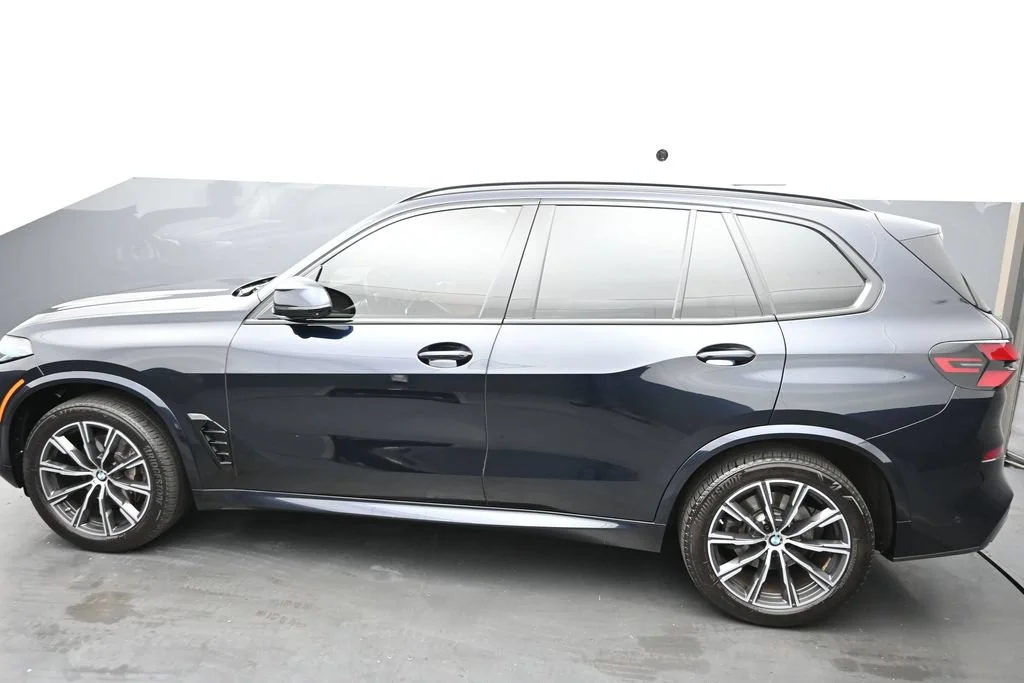 Used 2025 Black BMW xDrive40i image 7