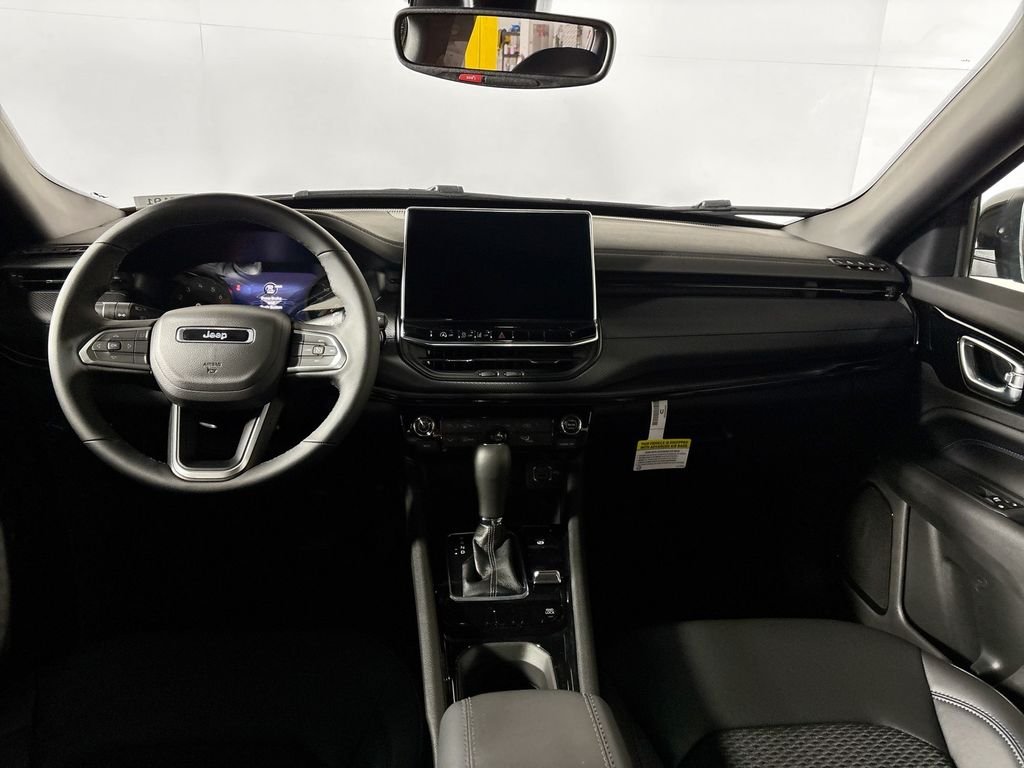 New 2026 Diamond Black Crystal Pearlcoat Jeep Latitude image 12