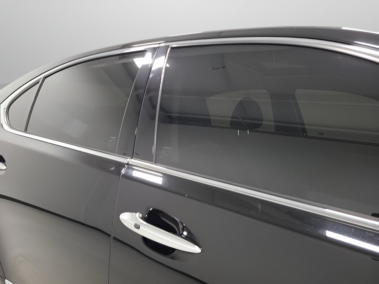 Used 2016 Obsidian Lexus 460 image 9