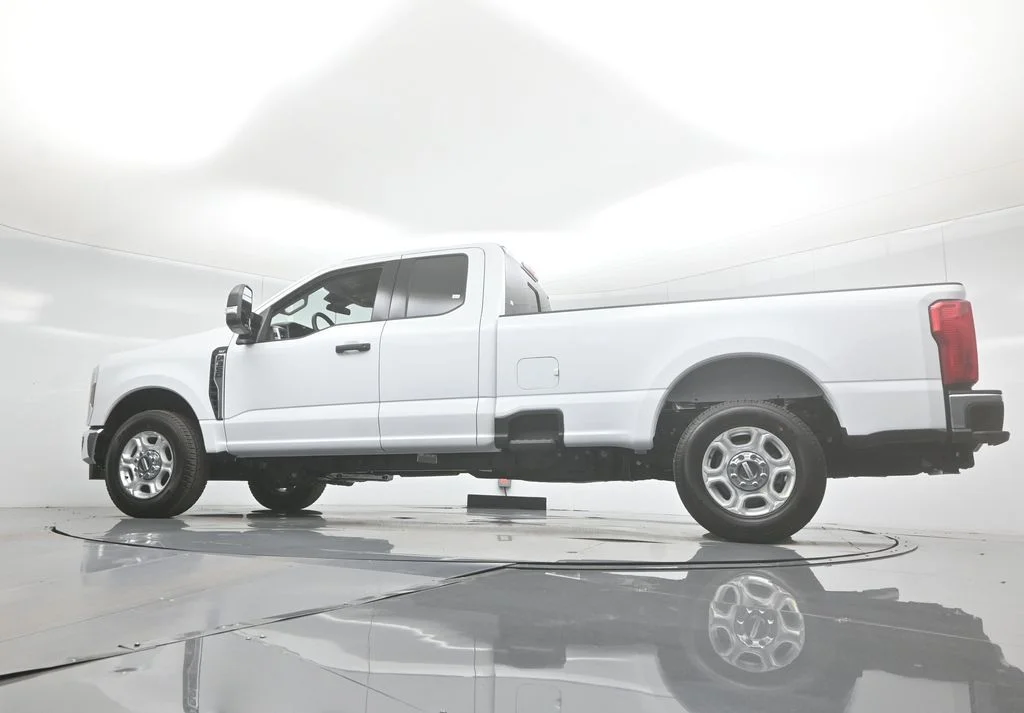 New 2026 Oxford White Ford XLT image 47