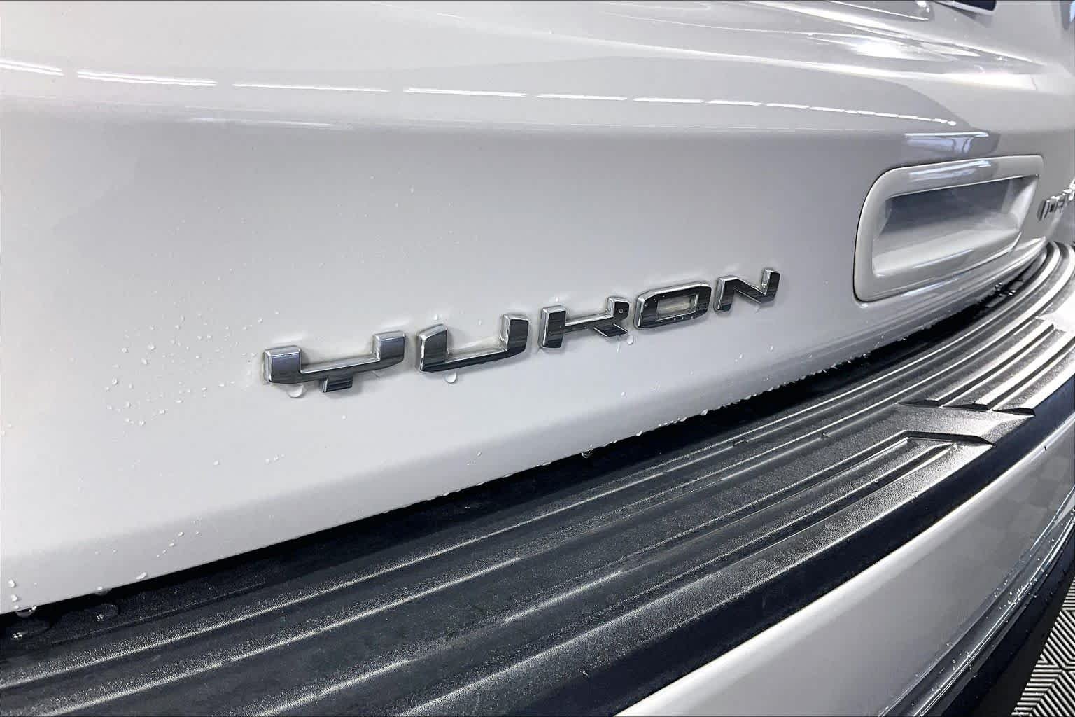Used 2021 WHITE FROST TRICOAT GMC Denali image 30