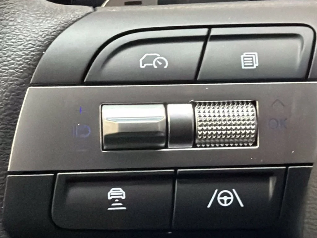New 2026 Shimmering Silver Hyundai SEL image 21