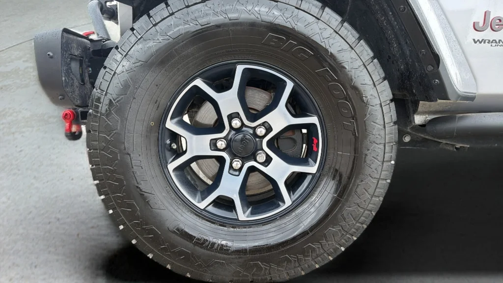 Used 2019 Billet Silver Jeep Unlimited Rubicon image 26