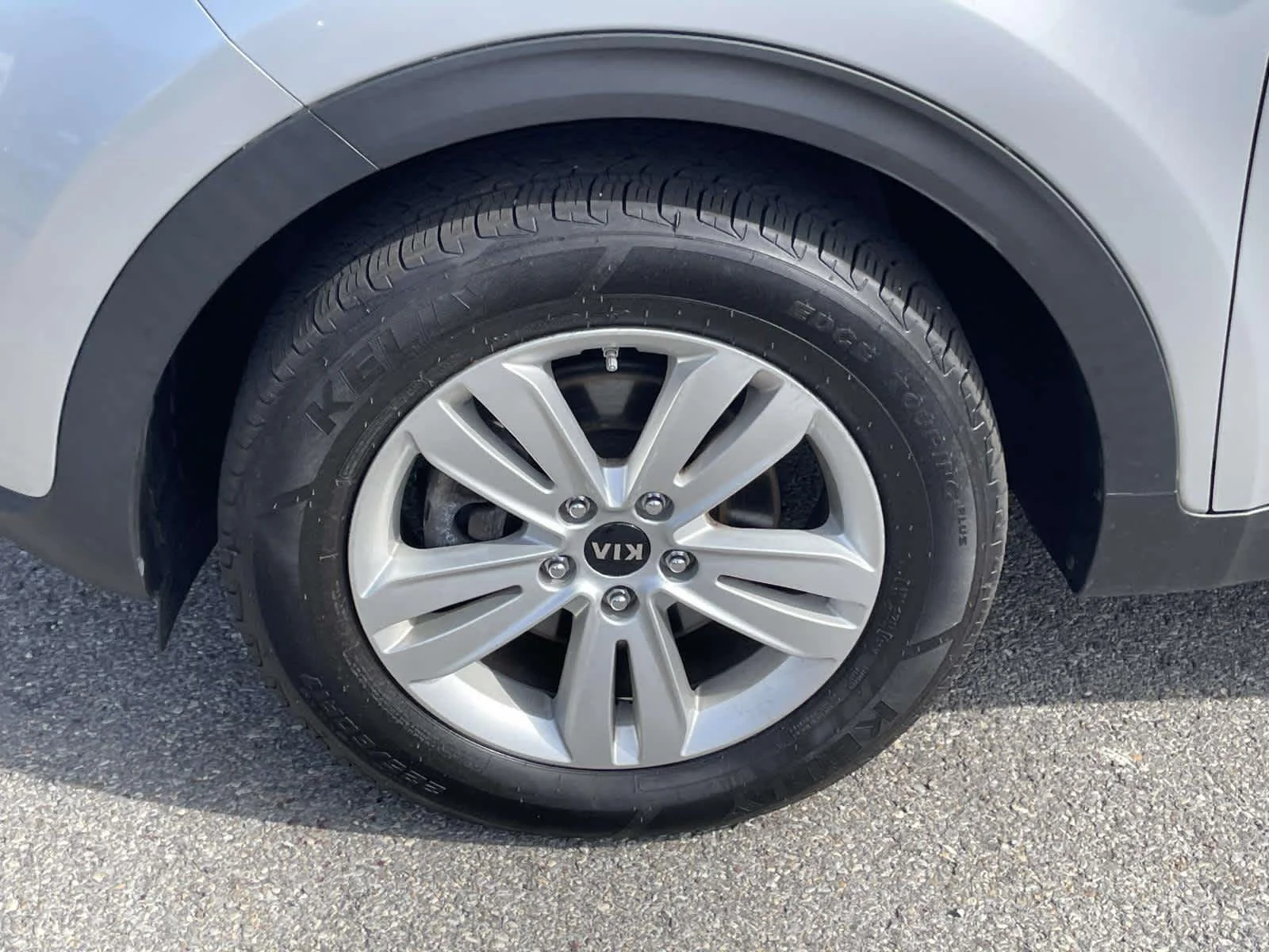 Used 2019 Sparkling Silver Kia LX image 10