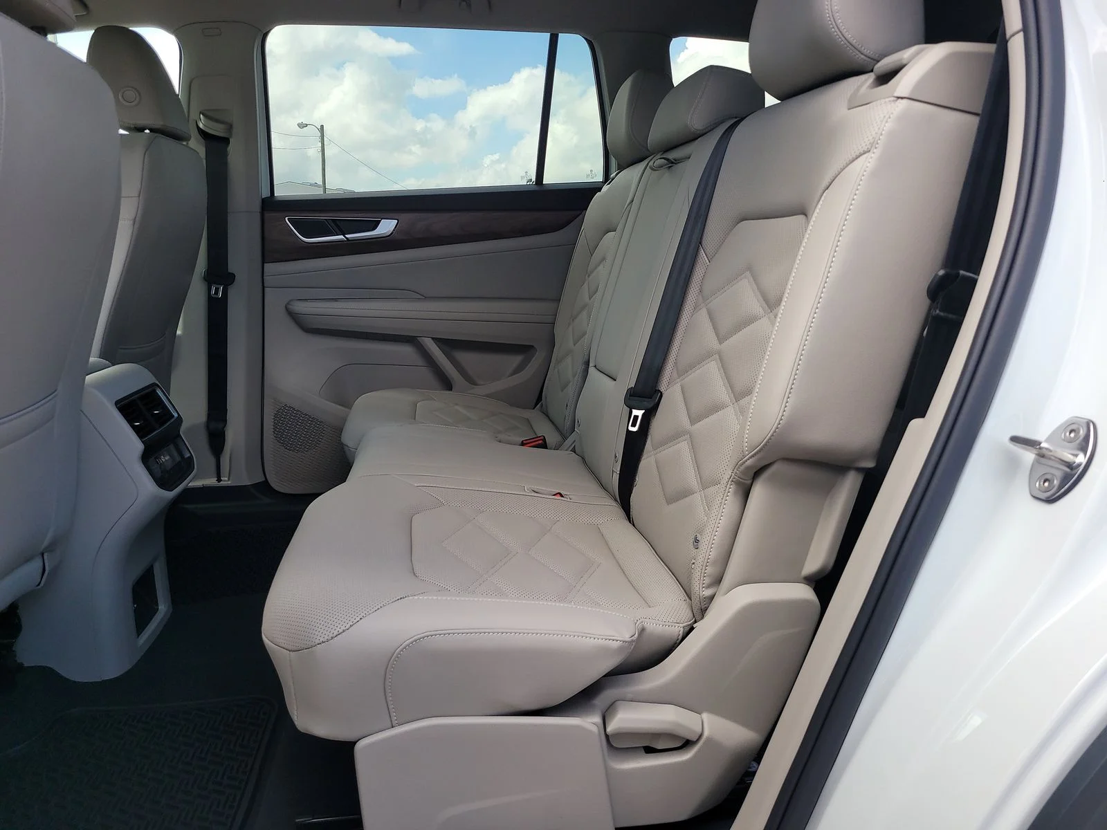 New 2026 Opal White Pearl Volkswagen 2.0T SE image 9