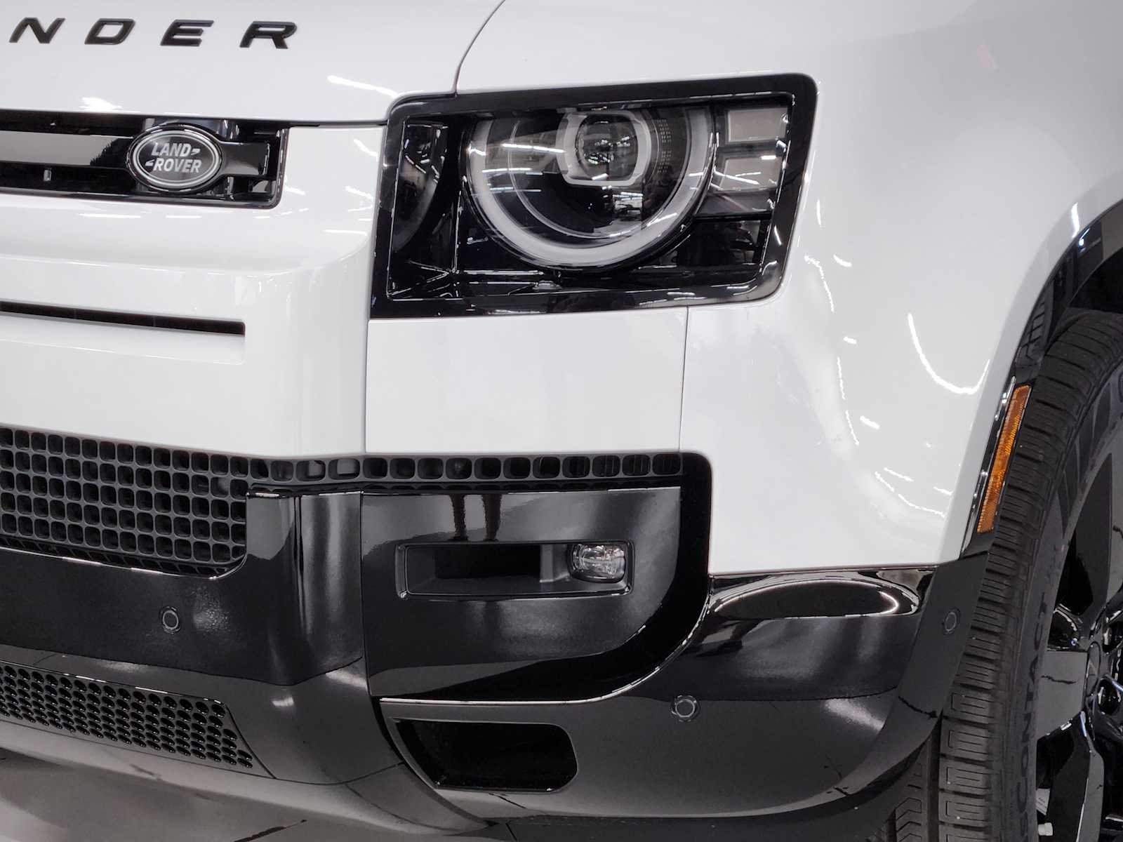 New 2026 Fuji White Land Rover V8 image 12