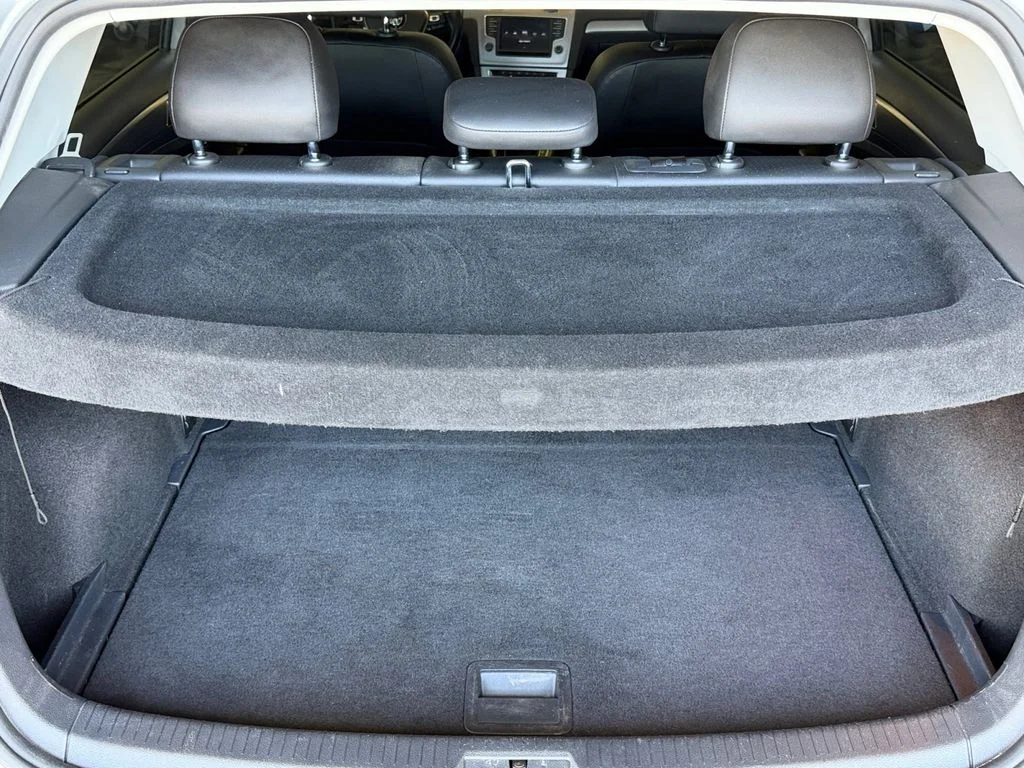 Used 2017 Silver Volkswagen Wolfsburg image 28
