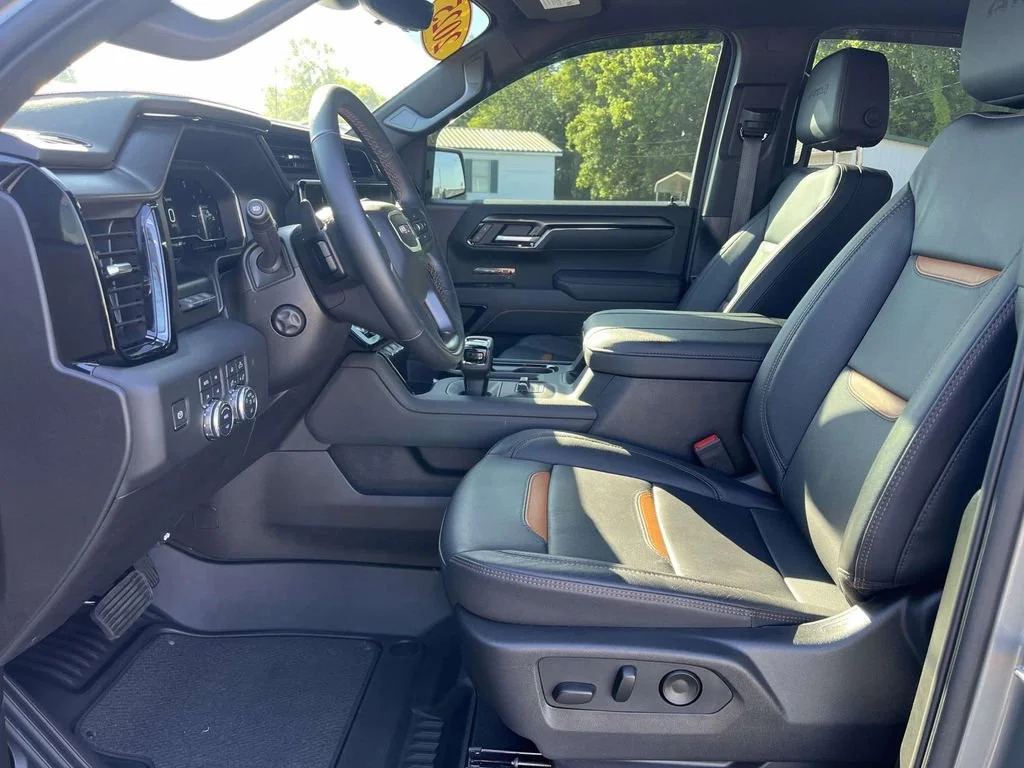 Used 2025 Sterling Metallic GMC AT4 image 14