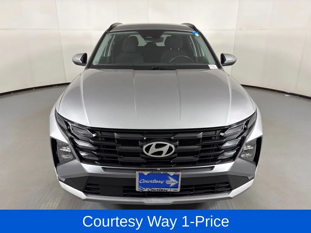 Used 2025 Silver Hyundai SEL image 4