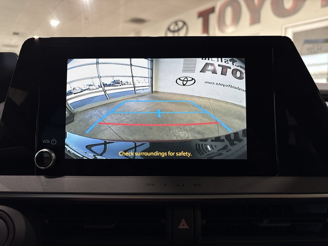 2026 Toyota Prius Plug-in Hybrid SE - Photo 18