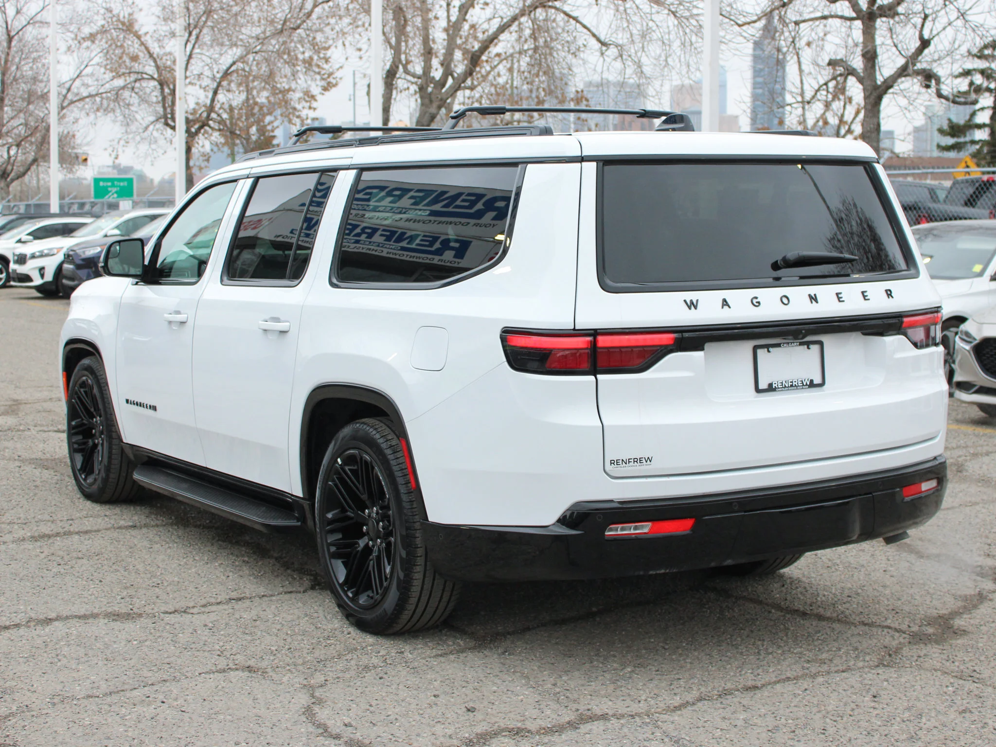 Used 2025 White Jeep Series II Carbide * HD Trailer?Tow | Three Panel Sunroof | 8 Seats | Heated Seats | Apple CarPlay image 16