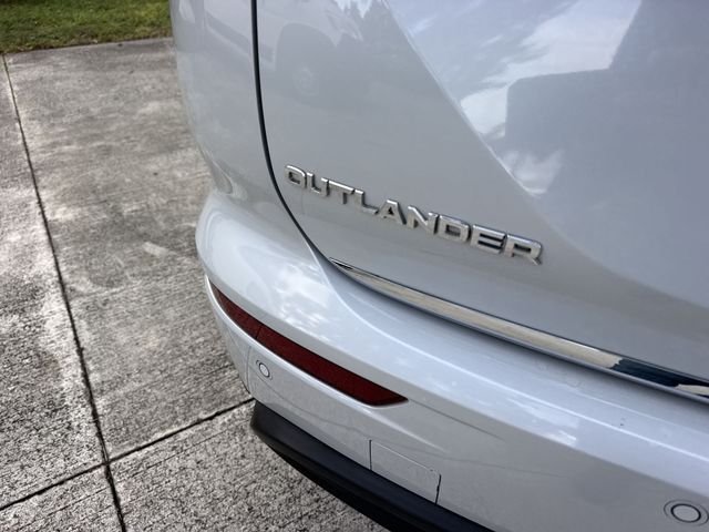 2022 Mitsubishi Outlander ES - Photo 24