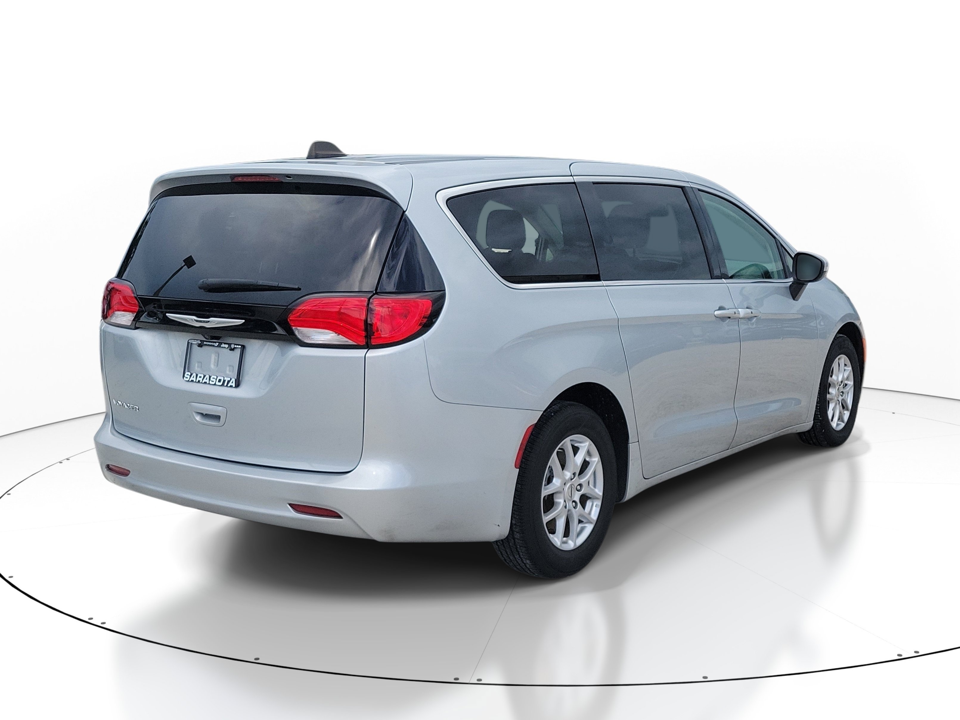 Used 2023 Silver Mist Clearcoat Chrysler LX image 6