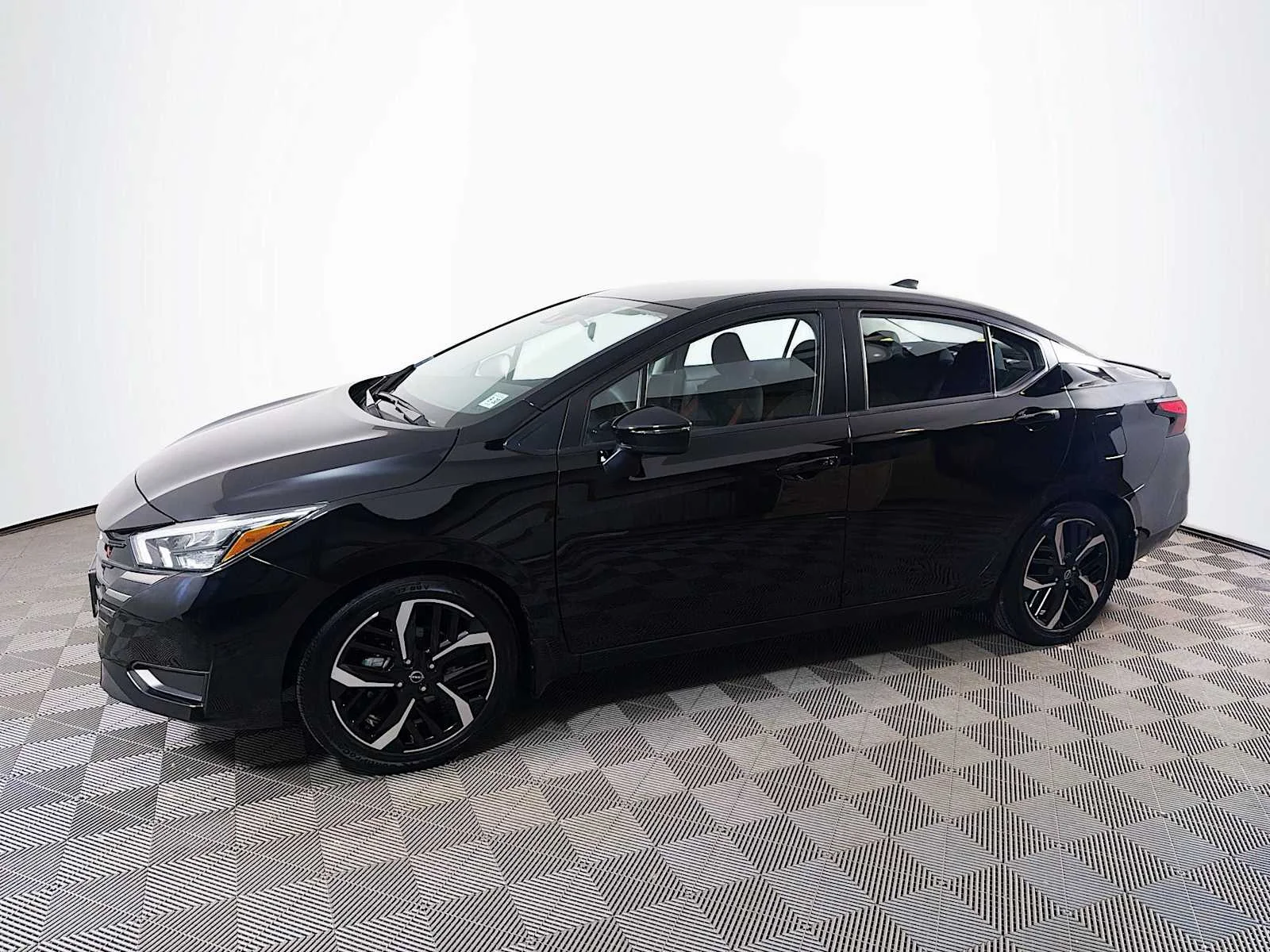 2025 Nissan Versa 1.6 SR CVT's photo