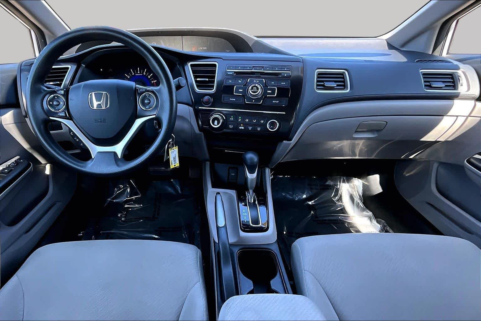 Used 2013 Alabaster Silver Metallic Honda LX image 15