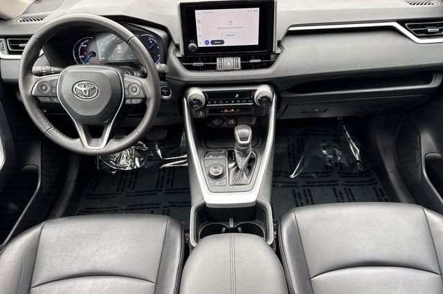 Used 2024  Toyota XLE Premium image 19