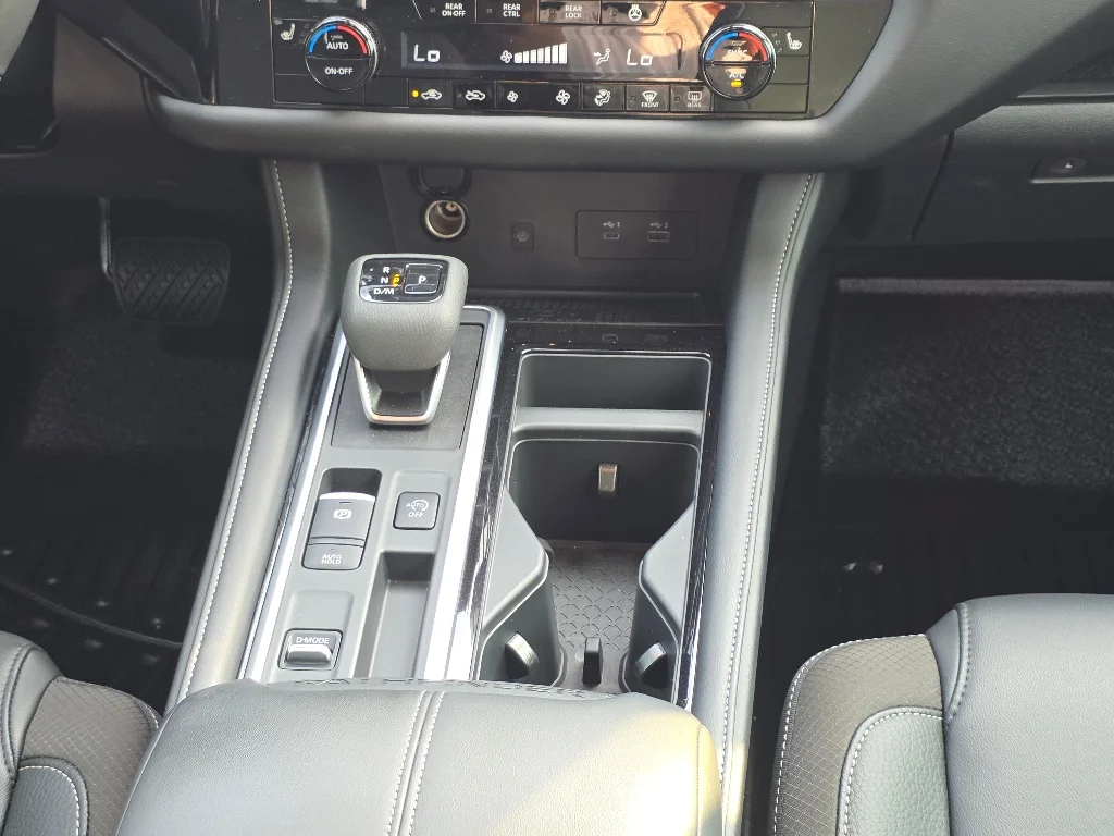 Used 2025 White Nissan SL image 25