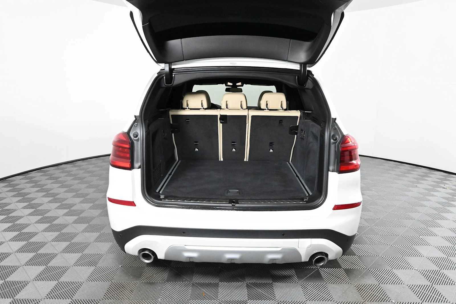 Used 2020 Mineral White Metallic BMW sDrive30i image 11