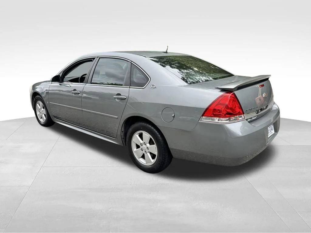 Used 2009 Silver Chevrolet LT image 5