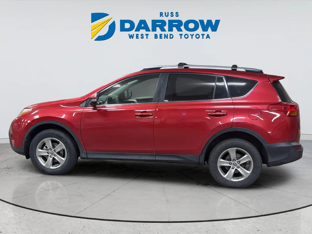 Used 2015 Red Toyota XLE image 2