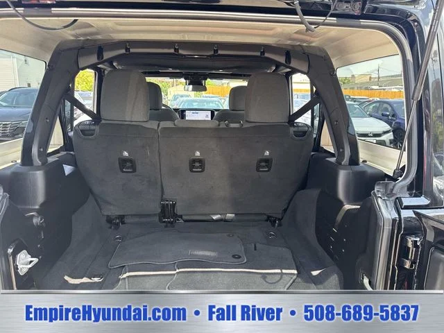 Used 2025 Black Jeep Sahara image 5