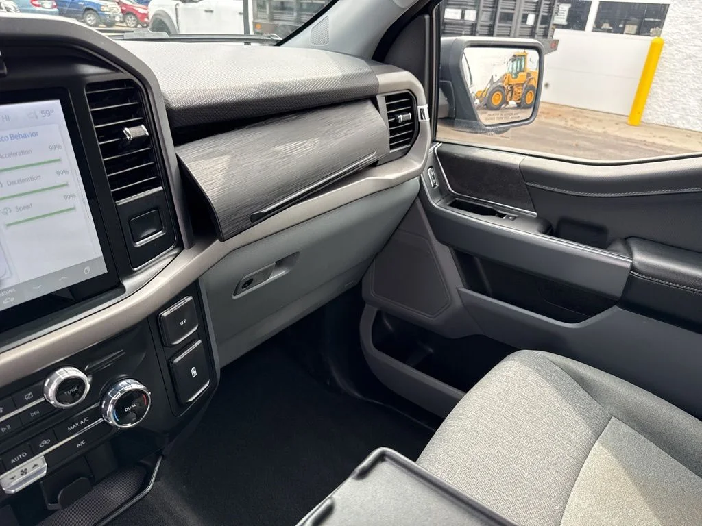 Used 2024 Atlas Blue Metallic Ford XLT image 26