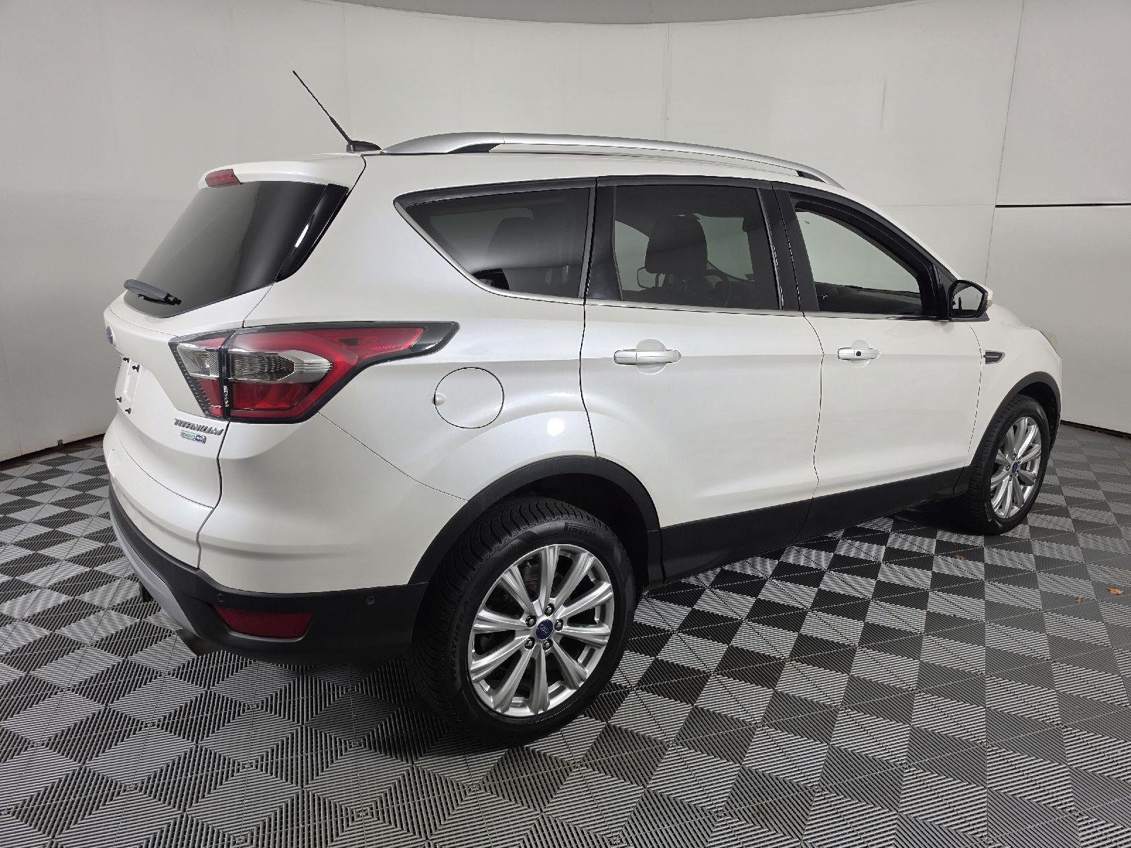 Used 2017 White Platinum Metallic Tri-Coat Ford Titanium image 10