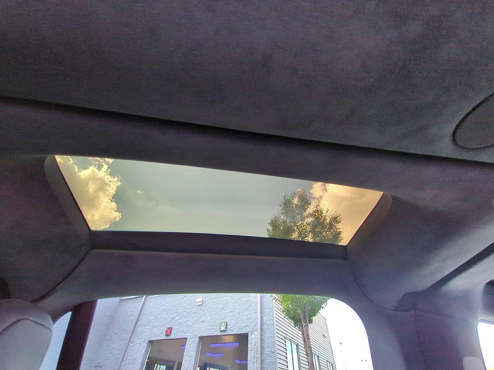 Used 2024  Tesla  image 33