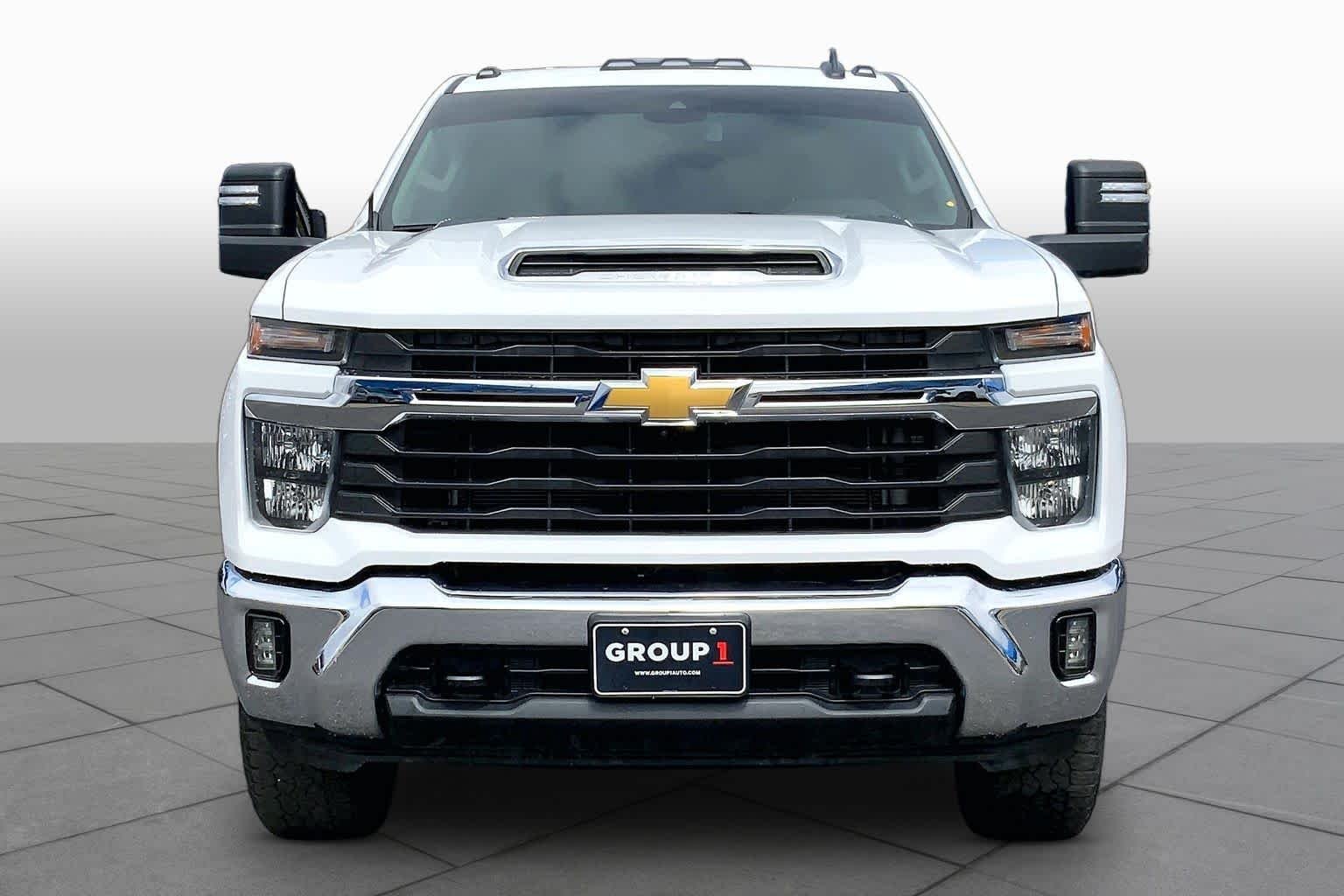 Used 2024 Summit White Chevrolet LT image 4