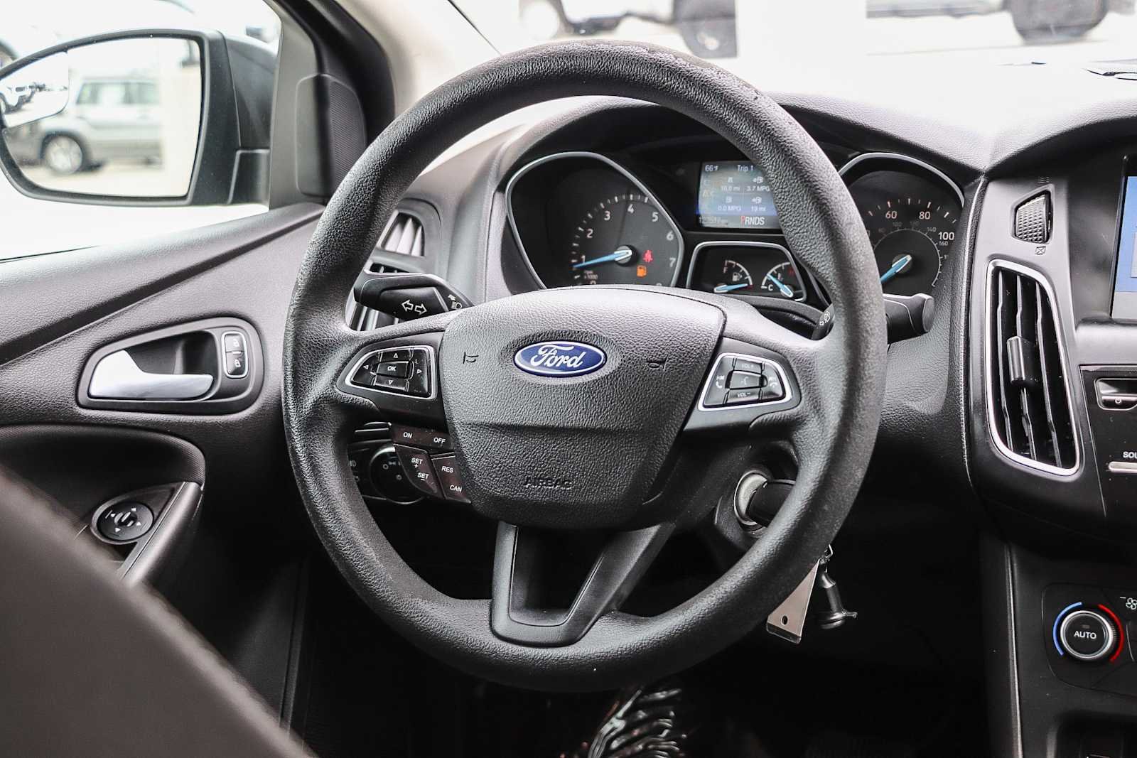 Used 2018 Magnetic Metallic Ford SEL image 12