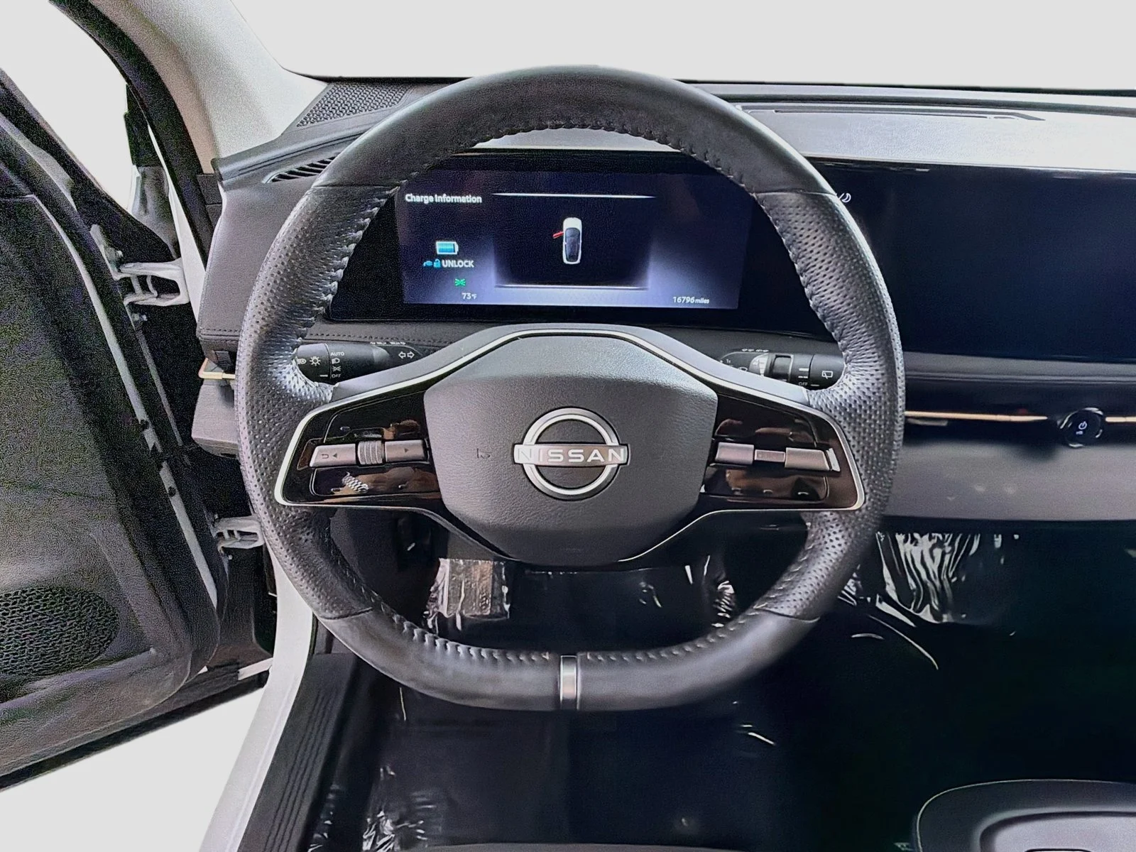 Used 2024 Everest White Pearl Tricoat/Black Diamond Pearl Nissan ENGAGE image 10