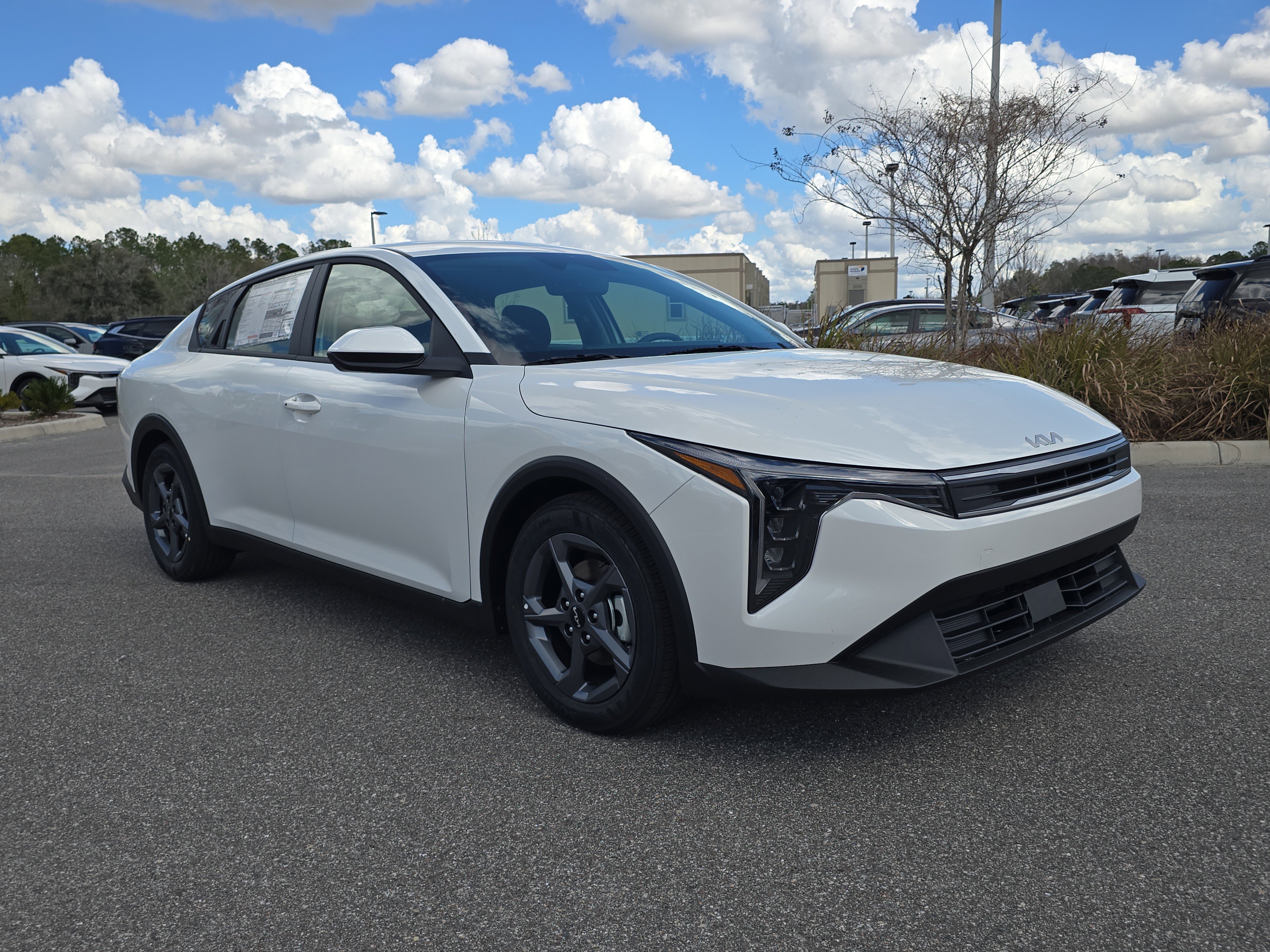 New 2026 Snow White Pearl Kia LXS image 2
