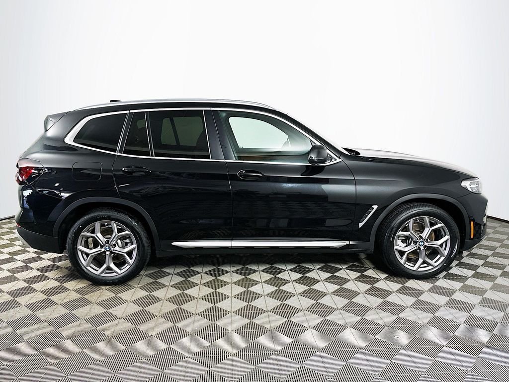 Used 2023 Black Sapphire Metallic BMW xDrive30i image 4